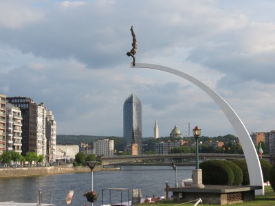 Die Skulptur -Le Plongeur- von Idel Ianchelevici in Lüttich